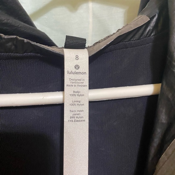 Lululemon Drizzle Down Jacket 8 - Picture 9 of 14